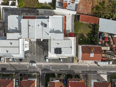 مطبخ; أجهزة المطبخ, أرضية خشبية, ضوء طبيعي, أسلوب عصري