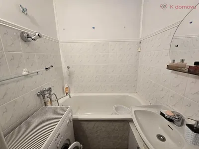 Dnevni boravak; drveni pod, prirodna svjetlost, moderan stil