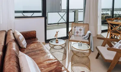 Küche; küchengeräte, holzboden, tageslicht, moderner stil