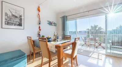 Küche; küchengeräte, holzboden, tageslicht, moderner stil