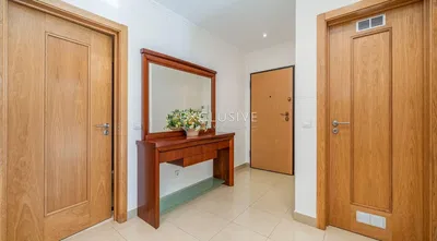 Küche; küchengeräte, holzboden, tageslicht, moderner stil