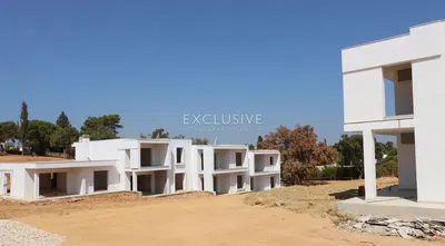 Küche; küchengeräte, holzboden, tageslicht, moderner stil