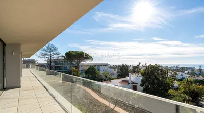 Küche; küchengeräte, holzboden, tageslicht, moderner stil