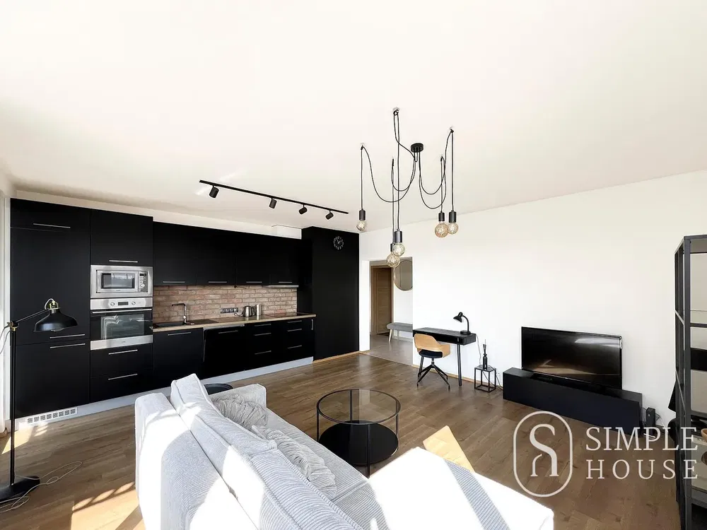 Хол; дървен под, естествена светлина, модерен стил, високи тавани