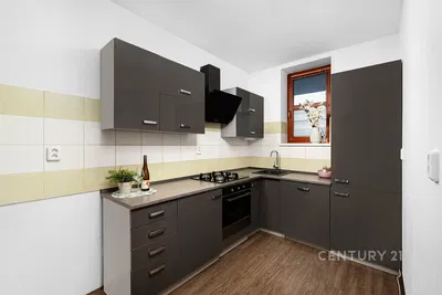 Küche; küchengeräte, holzboden, tageslicht, moderner stil