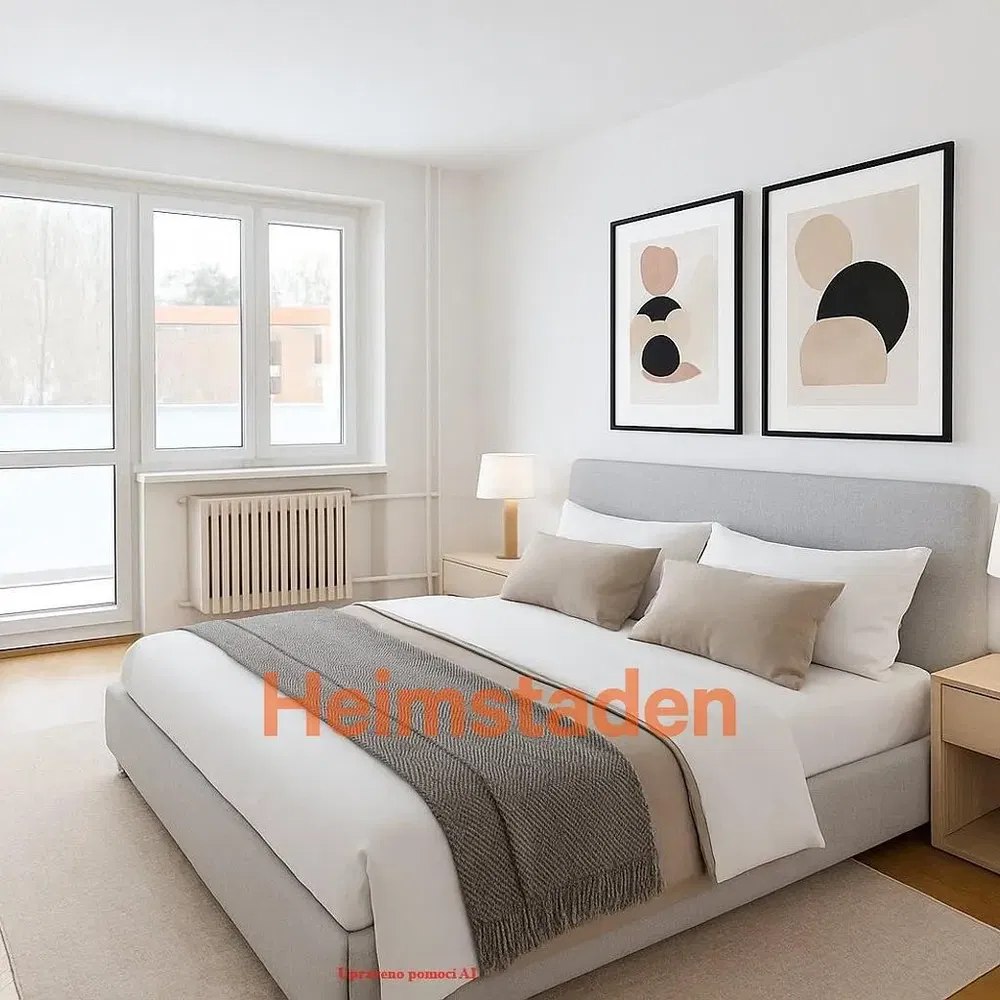 Кухня; кухненски уреди, дървен под, естествена светлина, модерен стил