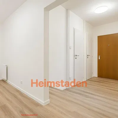 Cuisine; électroménager, parquet, lumière naturelle, style moderne