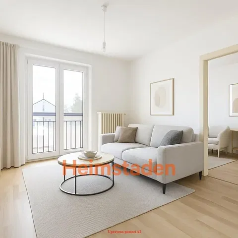 Kuchyňa; kuchynské spotrebiče, drevená podlaha, prirodzené svetlo, moderný štýl