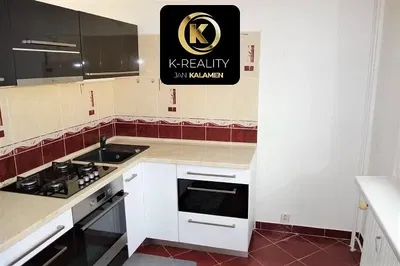 Кухня; кухненски уреди, дървен под, естествена светлина, модерен стил