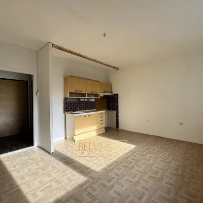 Кухня; кухненски уреди, плочки, естествена светлина, модерен стил