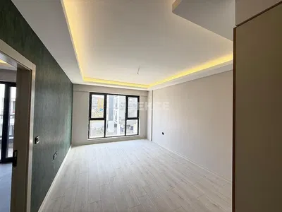 Κουζίνα; συσκευές κουζίνας, ξύλινο πάτωμα, φυσικό φως, μοντέρνο στυλ