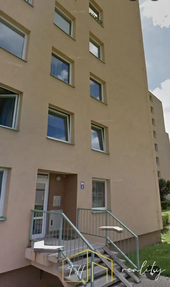 Кухня; кухненски уреди, дървен под, естествена светлина, модерен стил