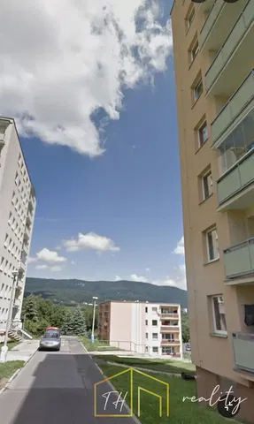 Хол; дървен под, естествена светлина, модерен стил, високи тавани