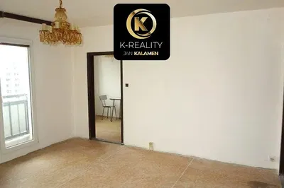 Хол; дървен под, естествена светлина, модерен стил