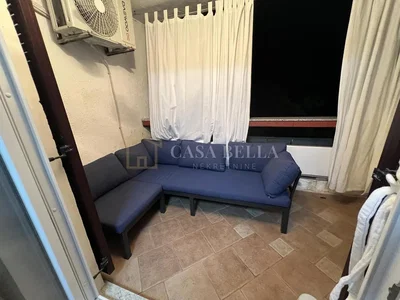 Cocina; electrodomésticos, suelo de madera, luz natural, estilo moderno