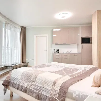 Кухня; кухненски уреди, дървен под, естествена светлина, модерен стил