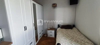 Küche; küchengeräte, holzboden, tageslicht, moderner stil