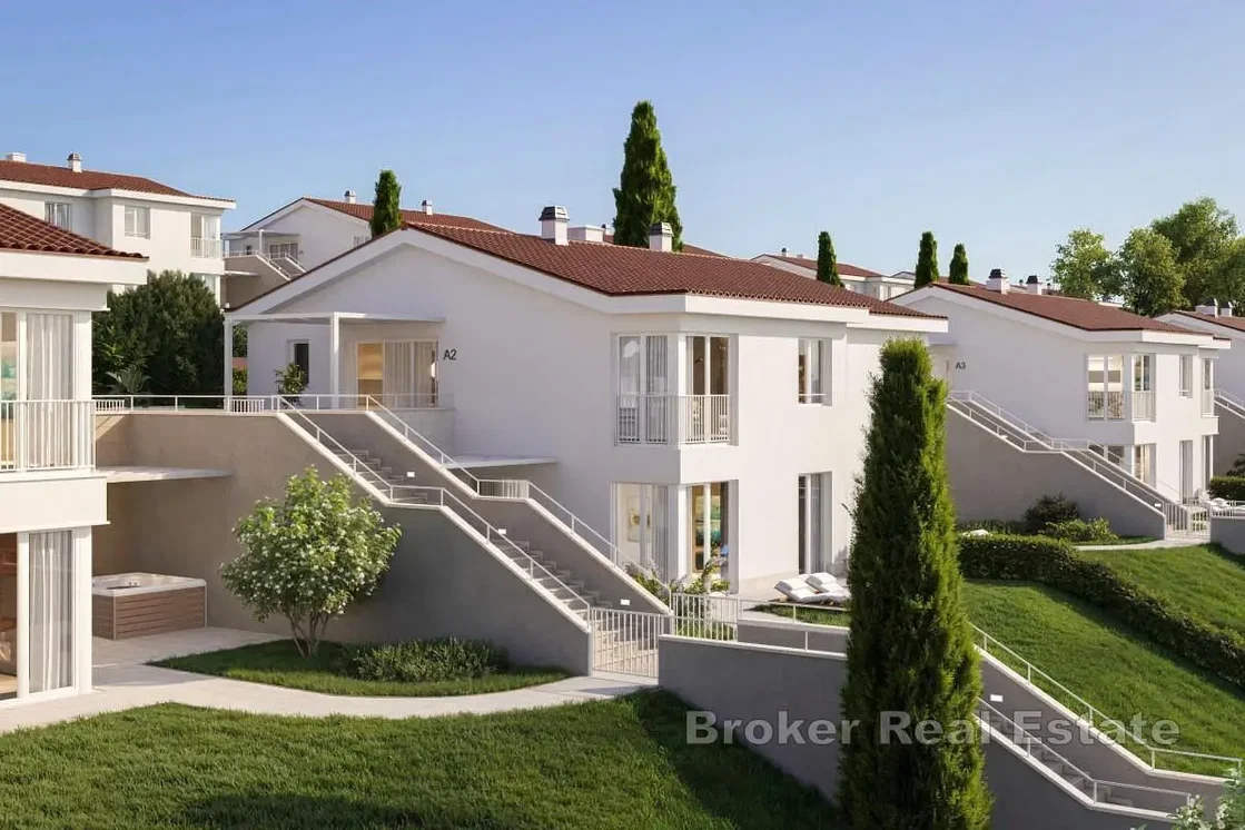 Küche; küchengeräte, holzboden, tageslicht, moderner stil