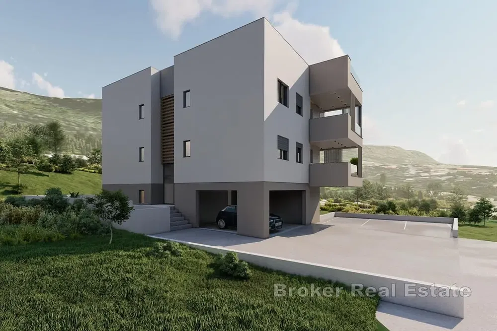 Kuchyně; kuchyňské spotřebiče, dřevěná podlaha, přirozené světlo, moderní styl