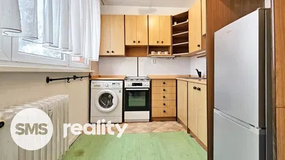 Хол; дървен под, естествена светлина, модерен стил