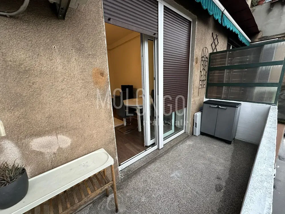 Cuisine; électroménager, parquet, lumière naturelle, style moderne