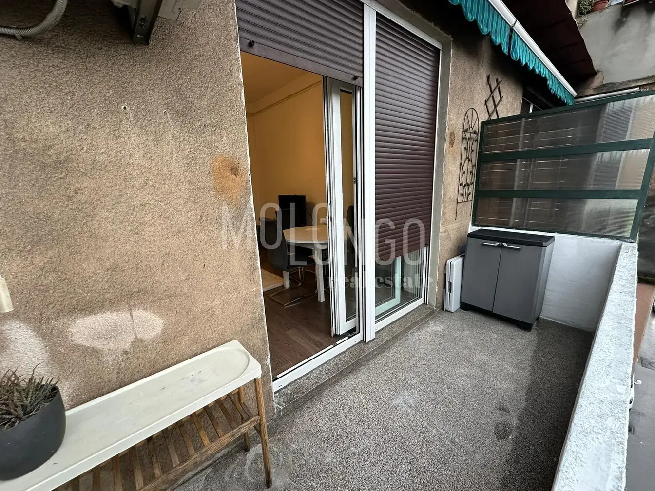 Cuisine; électroménager, parquet, lumière naturelle, style moderne