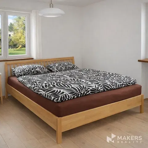 Living room; wood floor, natural light, modern style
