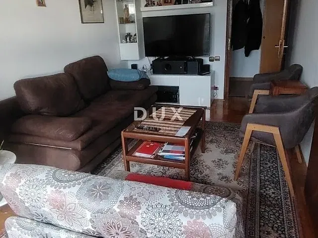 Küche; küchengeräte, holzboden, tageslicht, moderner stil