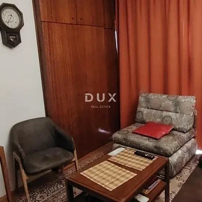 مطبخ; أجهزة المطبخ, أرضية خشبية, ضوء طبيعي, أسلوب عصري