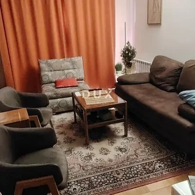 مطبخ; أجهزة المطبخ, أرضية خشبية, ضوء طبيعي, أسلوب عصري