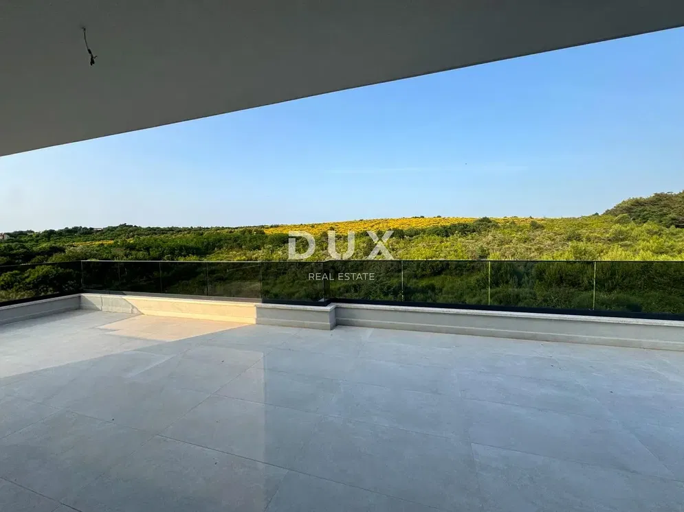 Cuisine; électroménager, parquet, lumière naturelle, style moderne