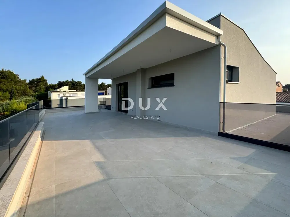 Cuisine; électroménager, parquet, lumière naturelle, style moderne