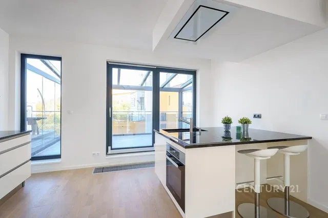 Küche; küchengeräte, holzboden, tageslicht, moderner stil