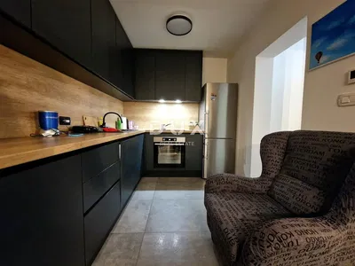 Дневна соба; дрвени под, природно светло, модерни стил