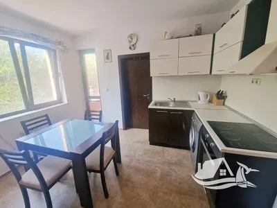 Дневна соба; дрвени под, природно светло, модерни стил