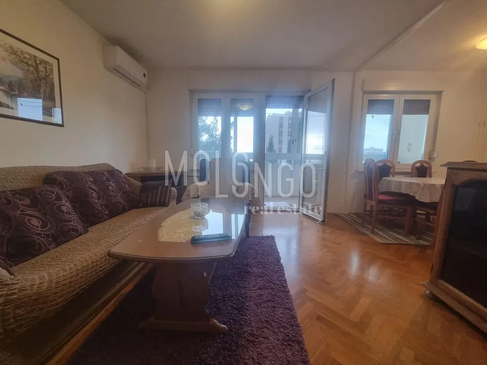 Küche; küchengeräte, holzboden, tageslicht, moderner stil