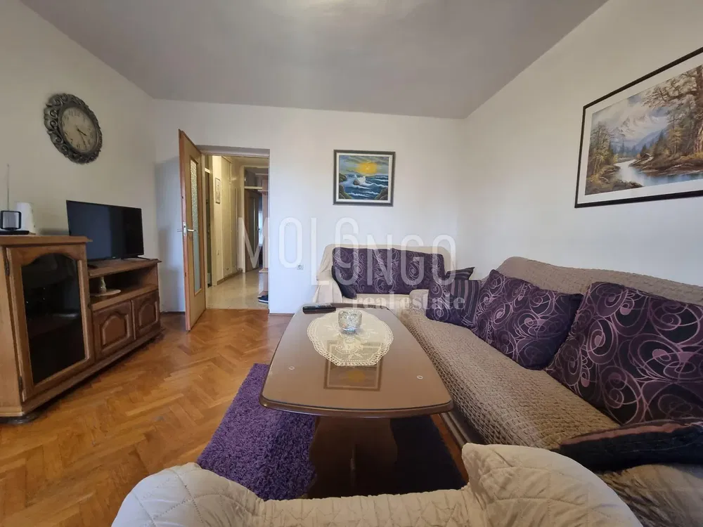 Küche; küchengeräte, holzboden, tageslicht, moderner stil