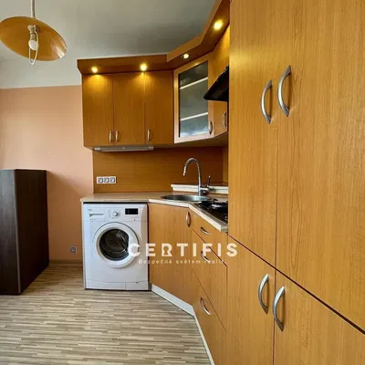 Küche; küchengeräte, holzboden, tageslicht, moderner stil