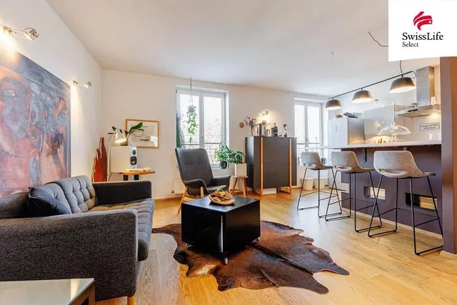 Living room; wood floor, natural light, modern style