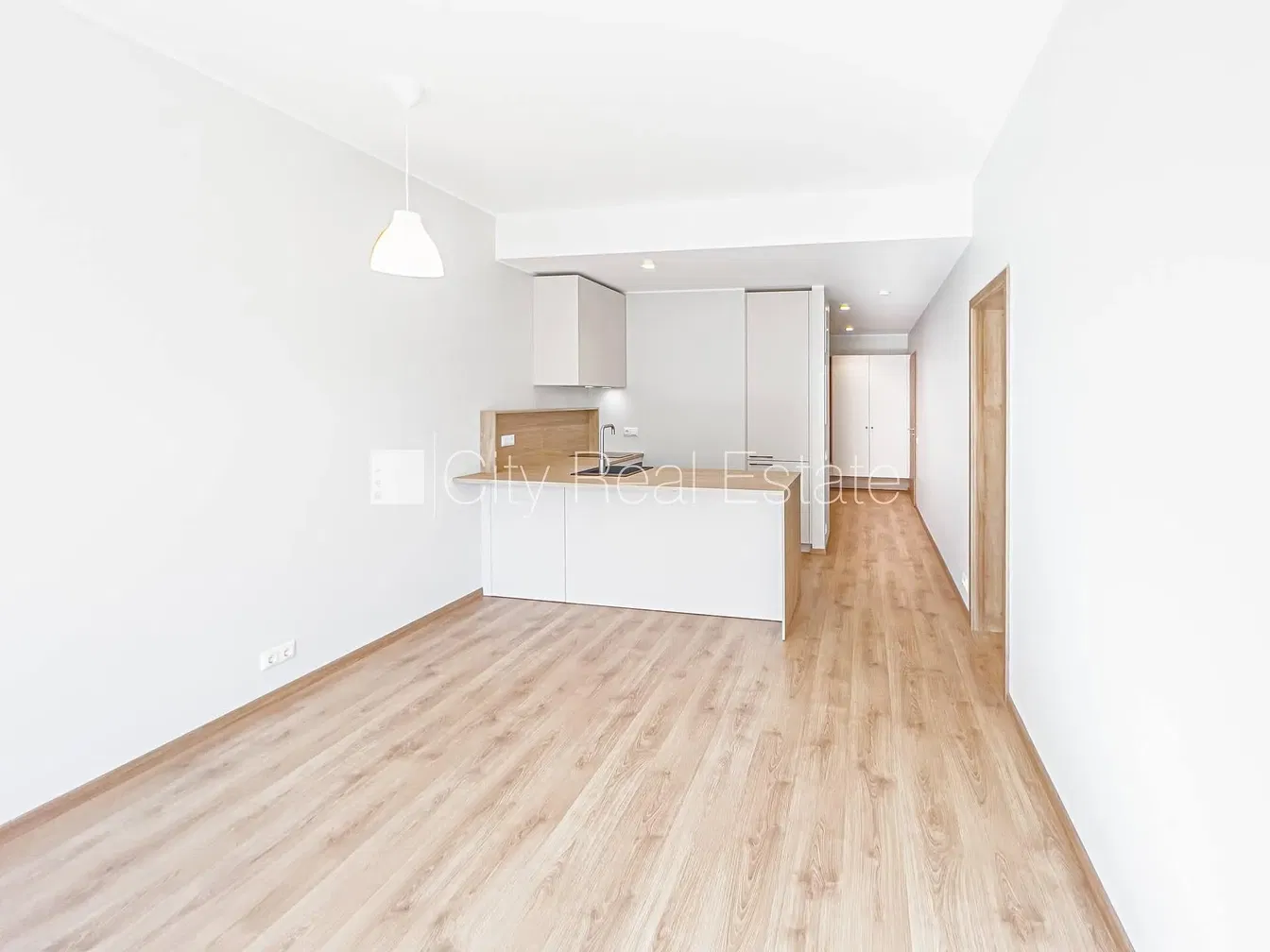 Küche; küchengeräte, fliesenboden, tageslicht, moderner stil