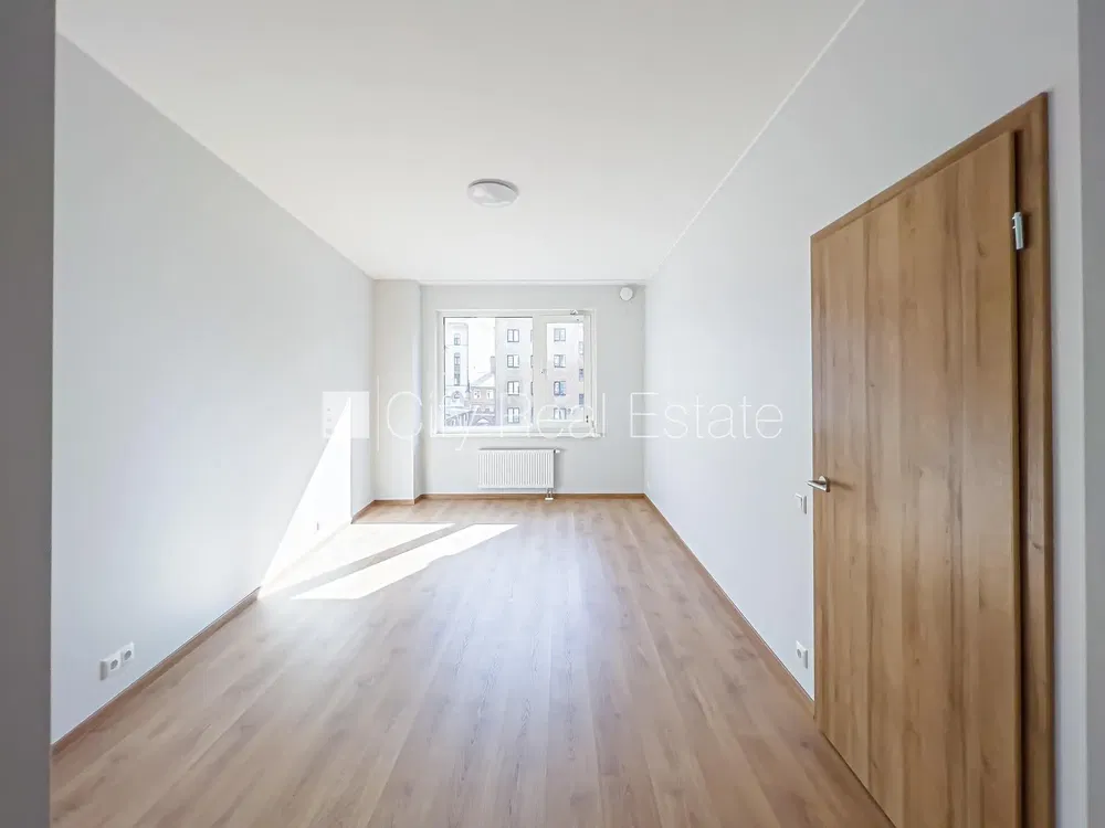 Wohnzimmer; holzboden, tageslicht, moderner stil