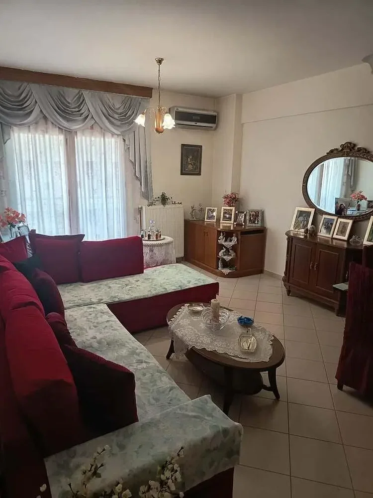 Salon; parquet, lumière naturelle, style moderne