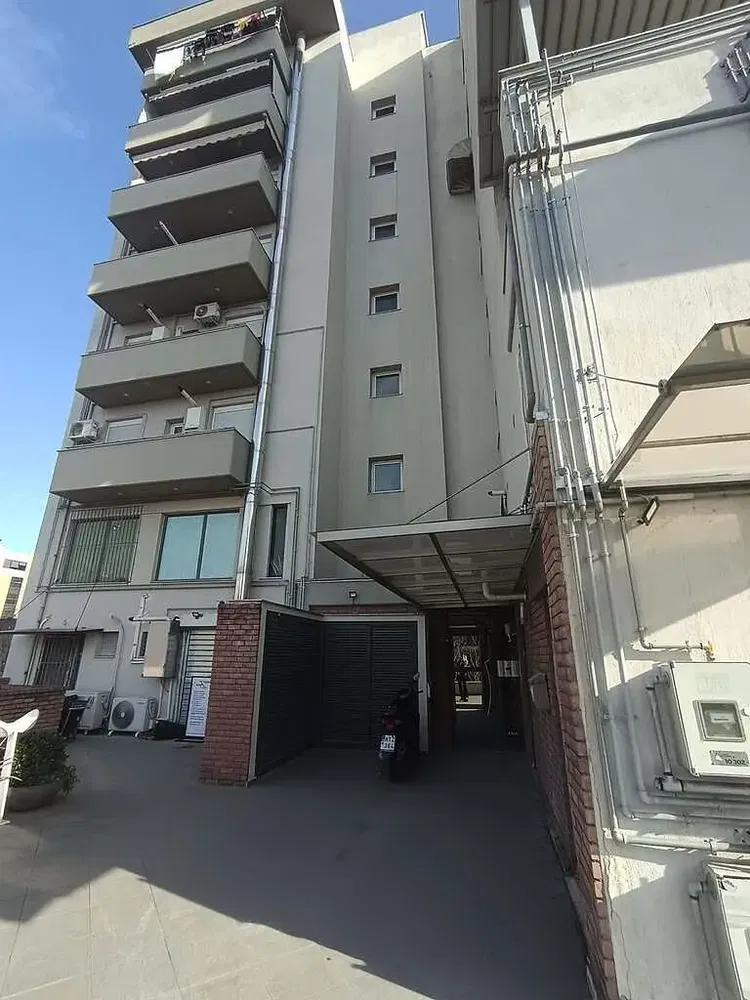 Cuisine; électroménager, parquet, lumière naturelle, style moderne