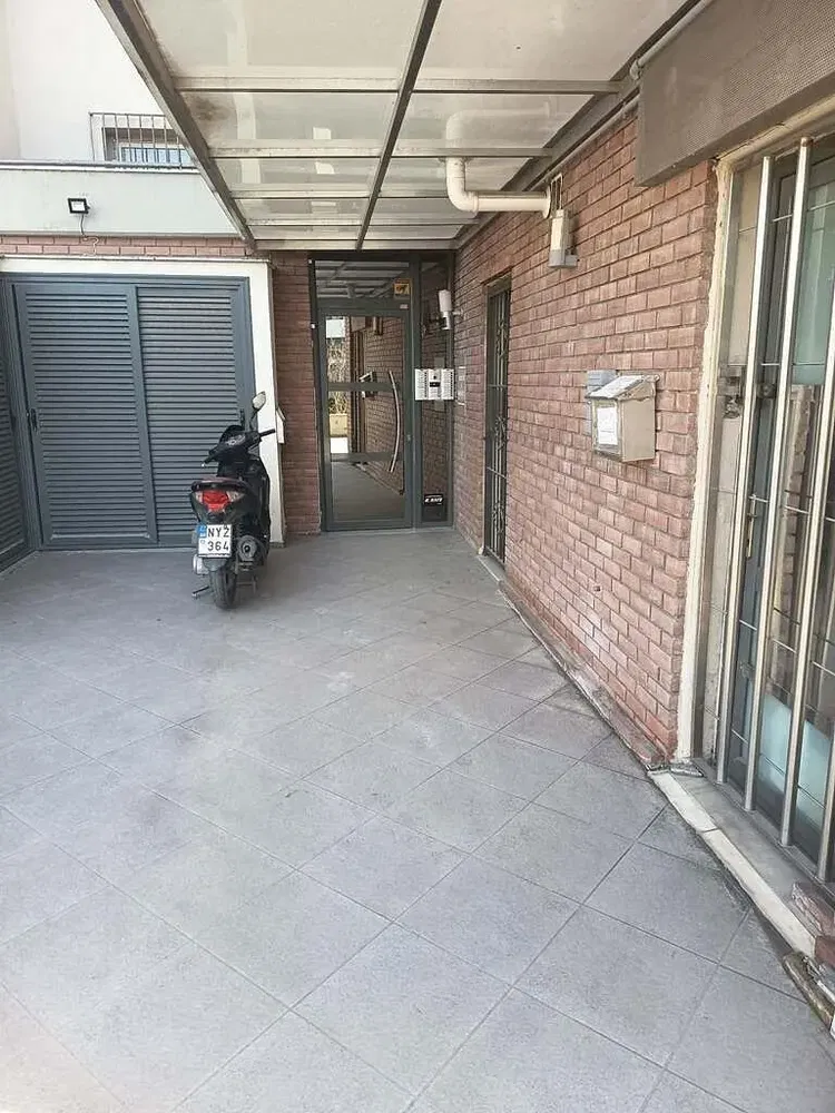 Cuisine; électroménager, parquet, lumière naturelle, style moderne