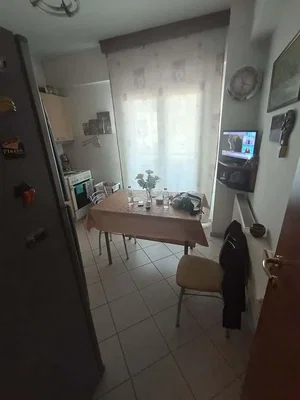 Cuisine; électroménager, parquet, lumière naturelle, style moderne