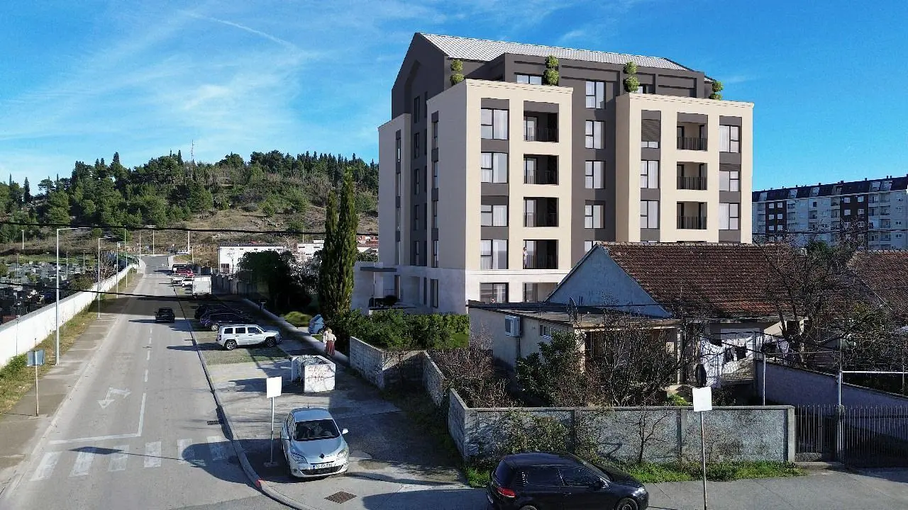 Küche; küchengeräte, holzboden, tageslicht, moderner stil