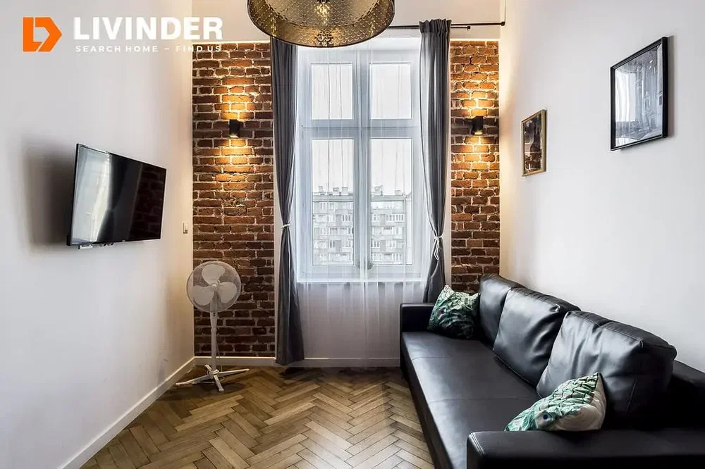 Living room; wood floor, natural light, modern style