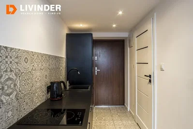 Küche; küchengeräte, holzboden, tageslicht, moderner stil