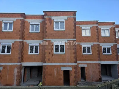 Kuhinja; kuhinjski aparati, drveni pod, prirodno svjetlo, moderni stil