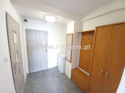 Дневна соба; дрвени под, природно светло, модерни стил